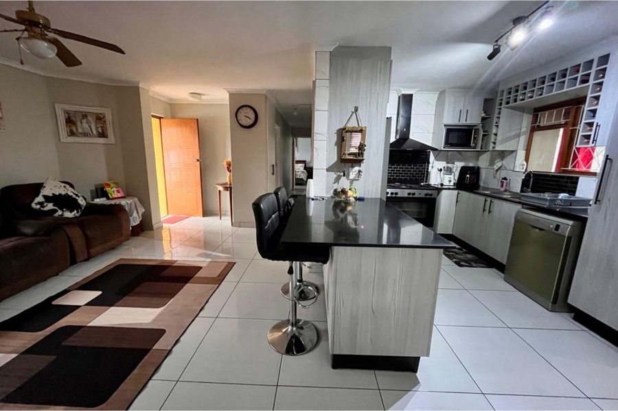 3 Bedroom Property for Sale in Windsor Park Estate Western Cape
